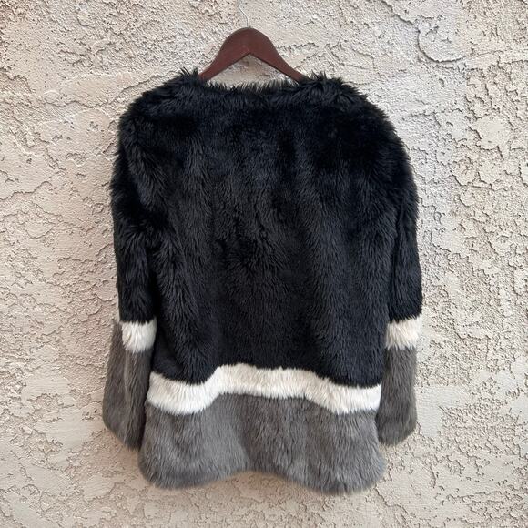 Forever 21 Colorblock Faux Fur Jacket Black White Gray Size Medium - Picture 5 of 5
